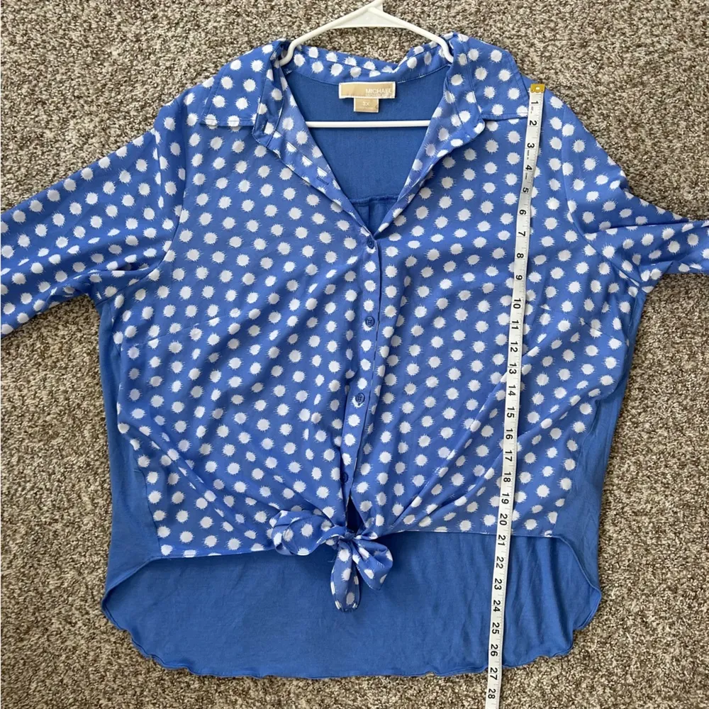 🦋 Michael Michael Kors Blue White Polka Dot Button Down Tie Blouse Casual - Image 5