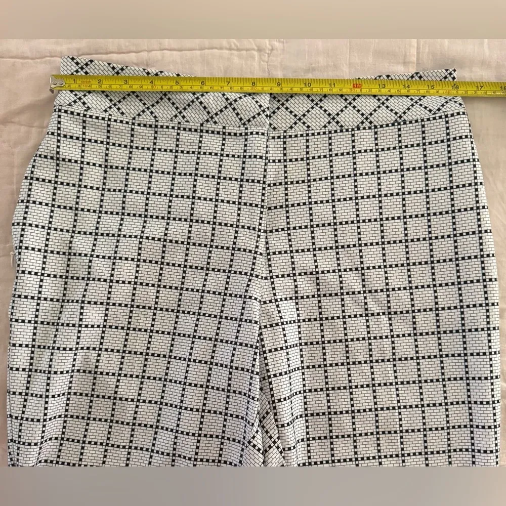 Women's Black & White Patterned MAGGIE LANE GOLF Stretch Shorts Size 8 - Image 7