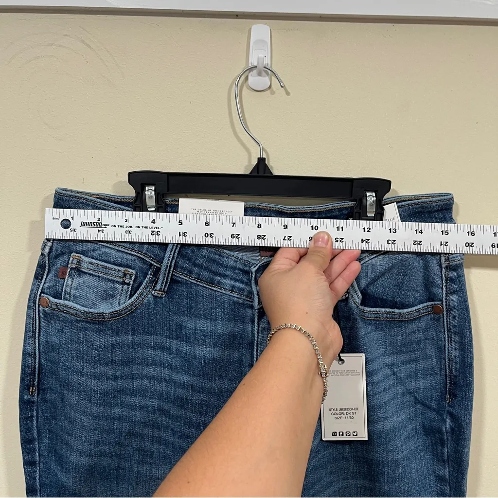 NWT Judy Blue 90's Straight Fit V Front Medium Wash Jeans Stretch size 11/30 - Image 5