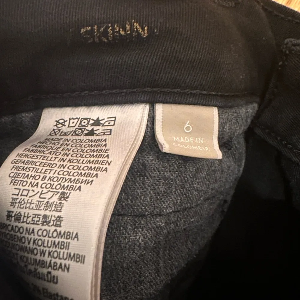 Michael Kors Black skinny jeans - size 6, front zipper detail,preloved condition - Image 4