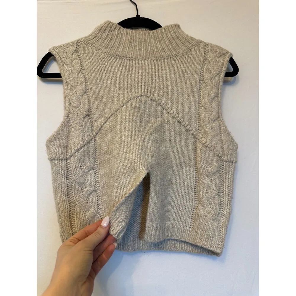 Le Lis Knit Cropped No Sleeve Sweater with Front Slit Size Small - Image 4