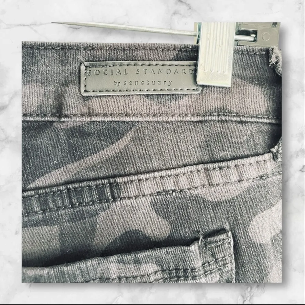 Social Standard by Sanctuary Women's 10 Ankle Skinny Camouflage Zipper Fly Denim - Image 8