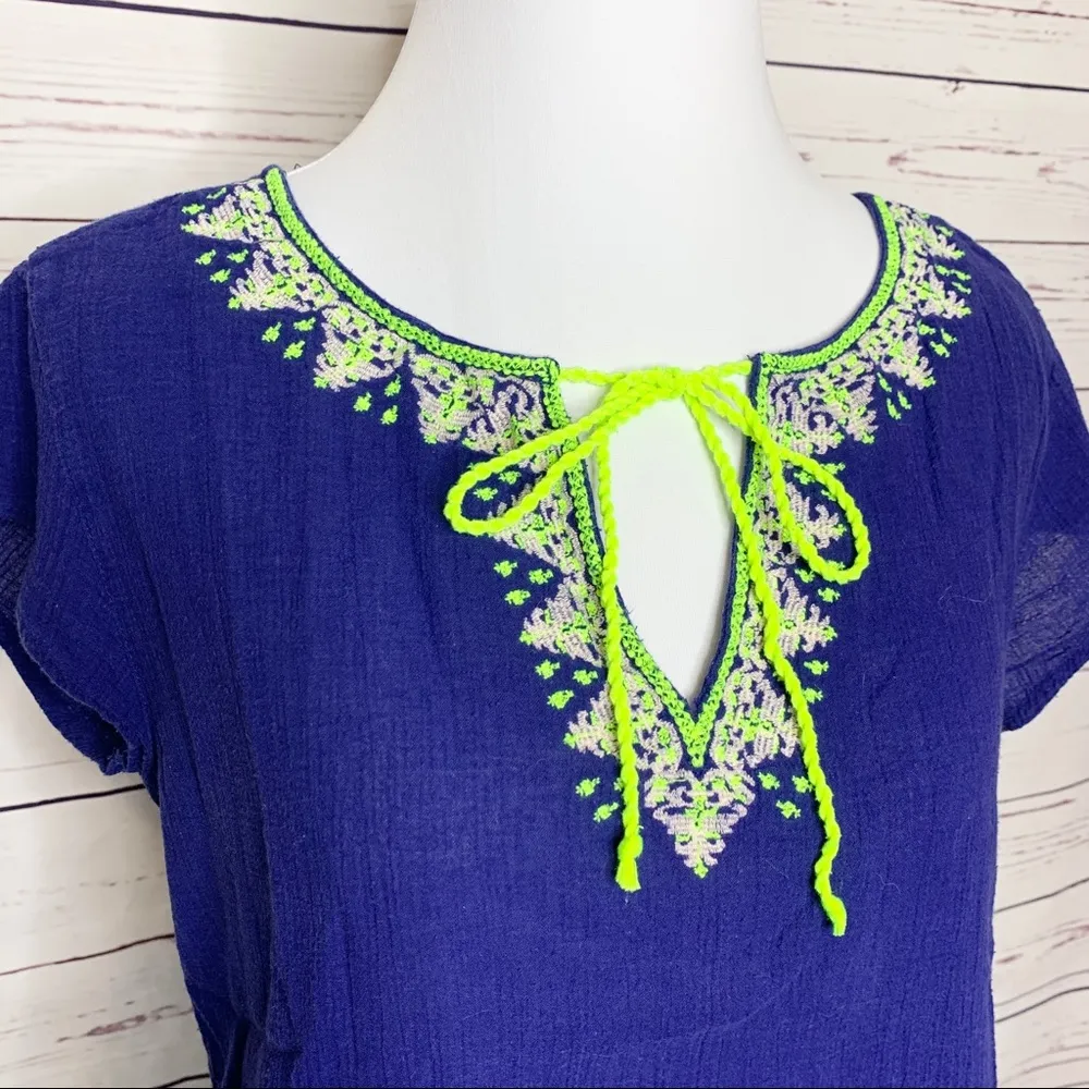 Decree Blue & Neon Green Boho Embroidered Drawstring Casual Top Size Medium - Image 3