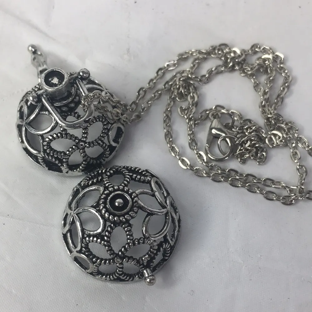 Essential oil filigree diffuser necklace silver tone 20" chain - Image 5