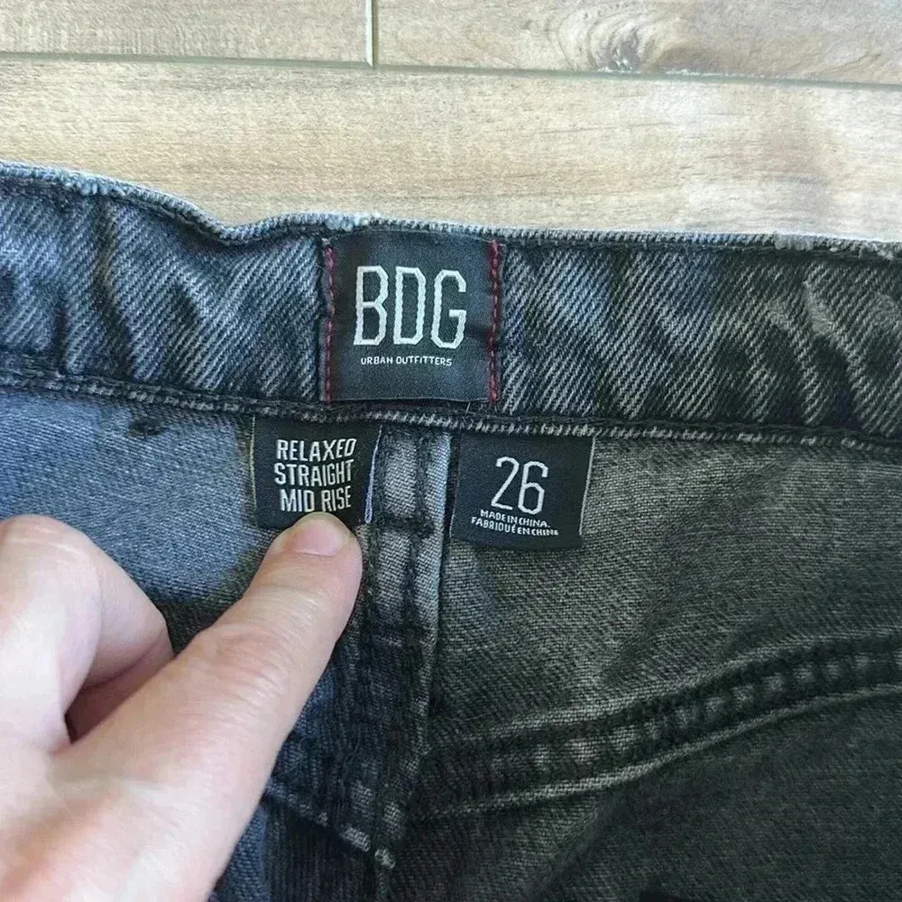 Urban Outfitters BDG Relaxed Straight Mid Rise Black Wash Jeans Sz 26 - Image 4