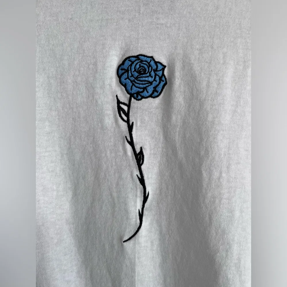 BLUE ROSE T-Shirt. Unisex Adult Sz Small. NWT. Rue 21 - Image 2
