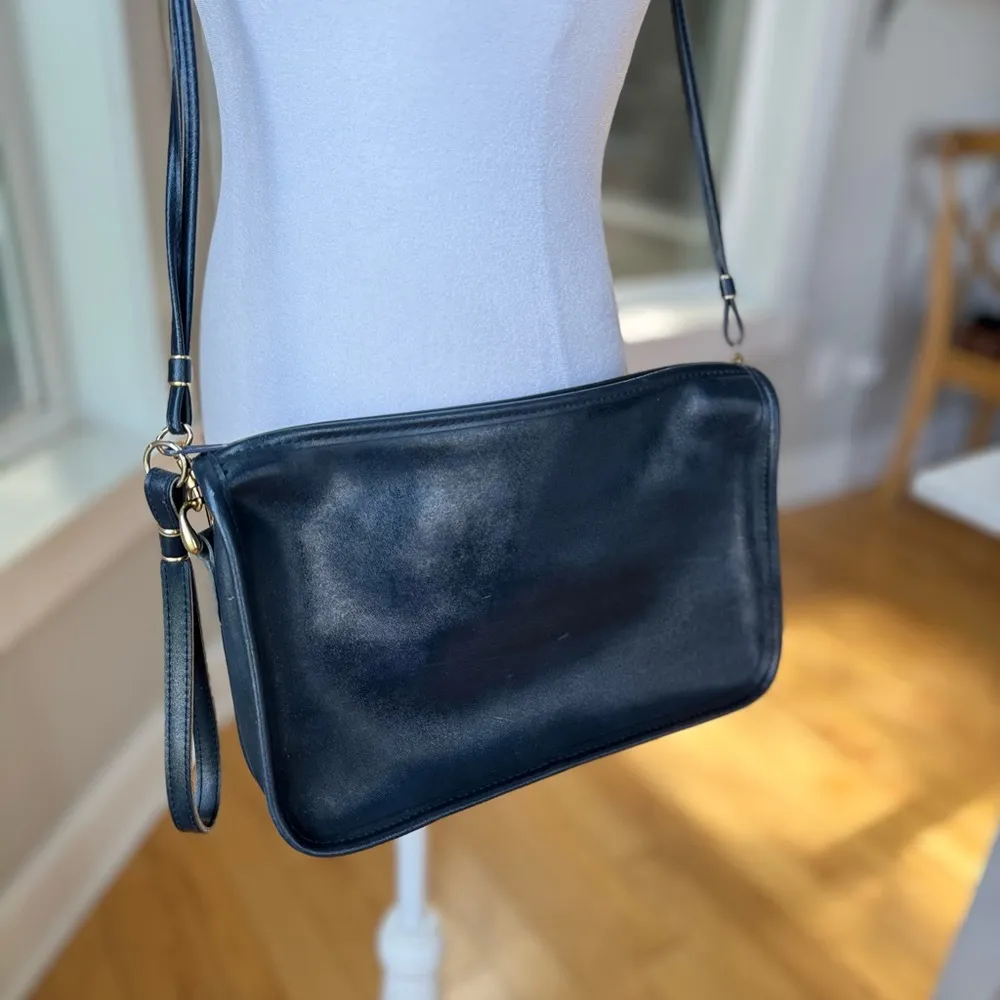 Vintage 80’s 90’s Magid Navy Blue Leather Double Strap Brass Rectangular Purse - Image 3