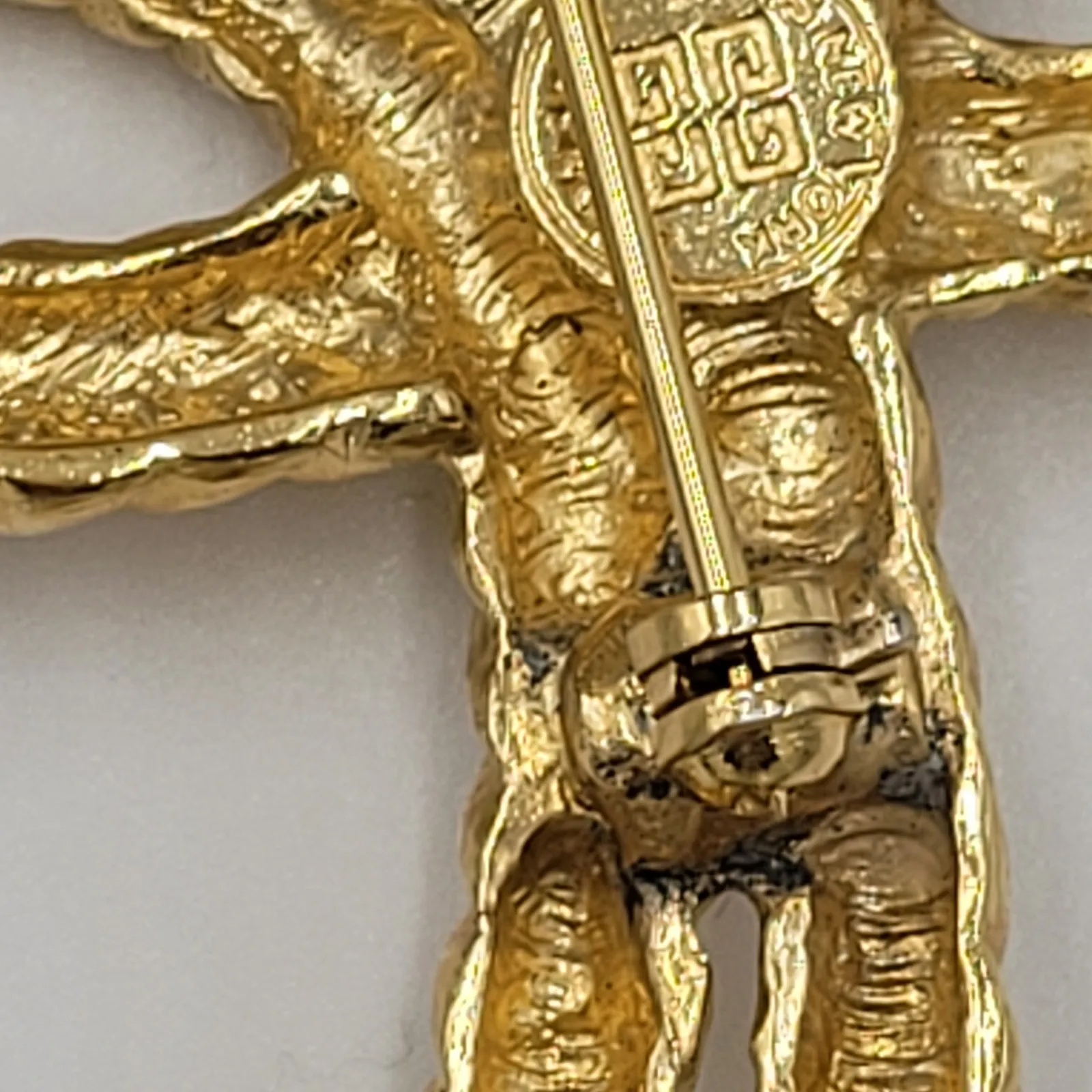 VTG Givenchy Paris Avant Garde Gold Tone Rope Bow Tassel Brooch Lapel Pin - Image 10