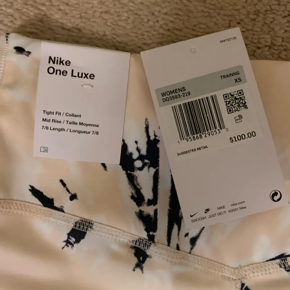 NWT XS  One Luxe High-Rise Leggings 7/8 Length Tan, Black, and White - Image 5