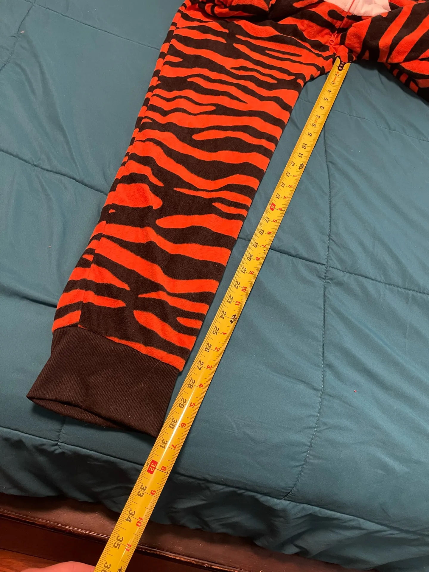 Adult tipsy elves tiger costume XL - Image 2