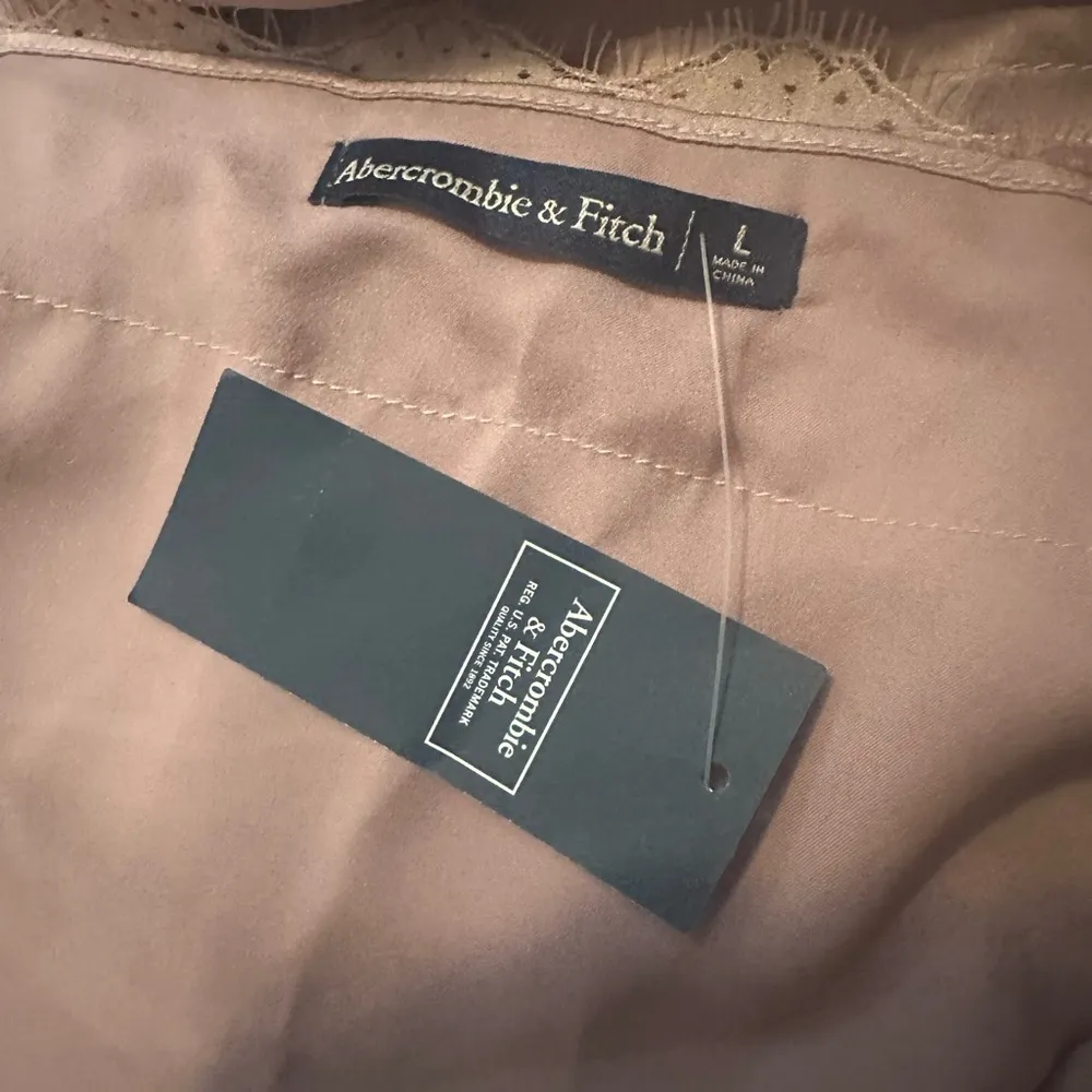 NWT Abercrombie & Fitch Blush Pink Lace-Trim Cami Size L - Image 4