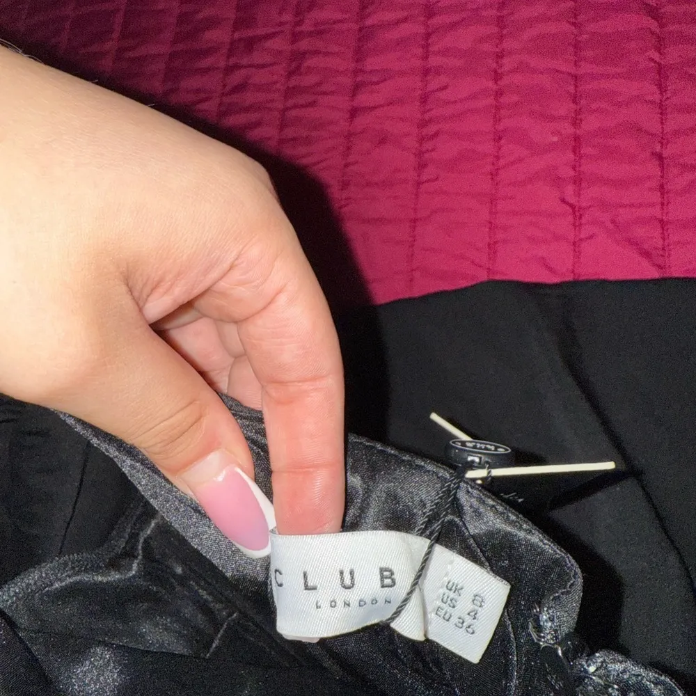 NWT CLUB L LONDON ASYMETRICAL VOLUME DRAPED FEATHER MINI DRESS SIZE US‎ 4 Black - Image 3