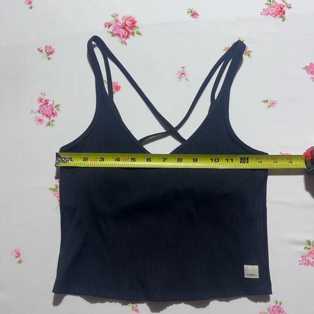 Women's Black Ribbed crisscross back tank top built in bra Size Medium - Image 8