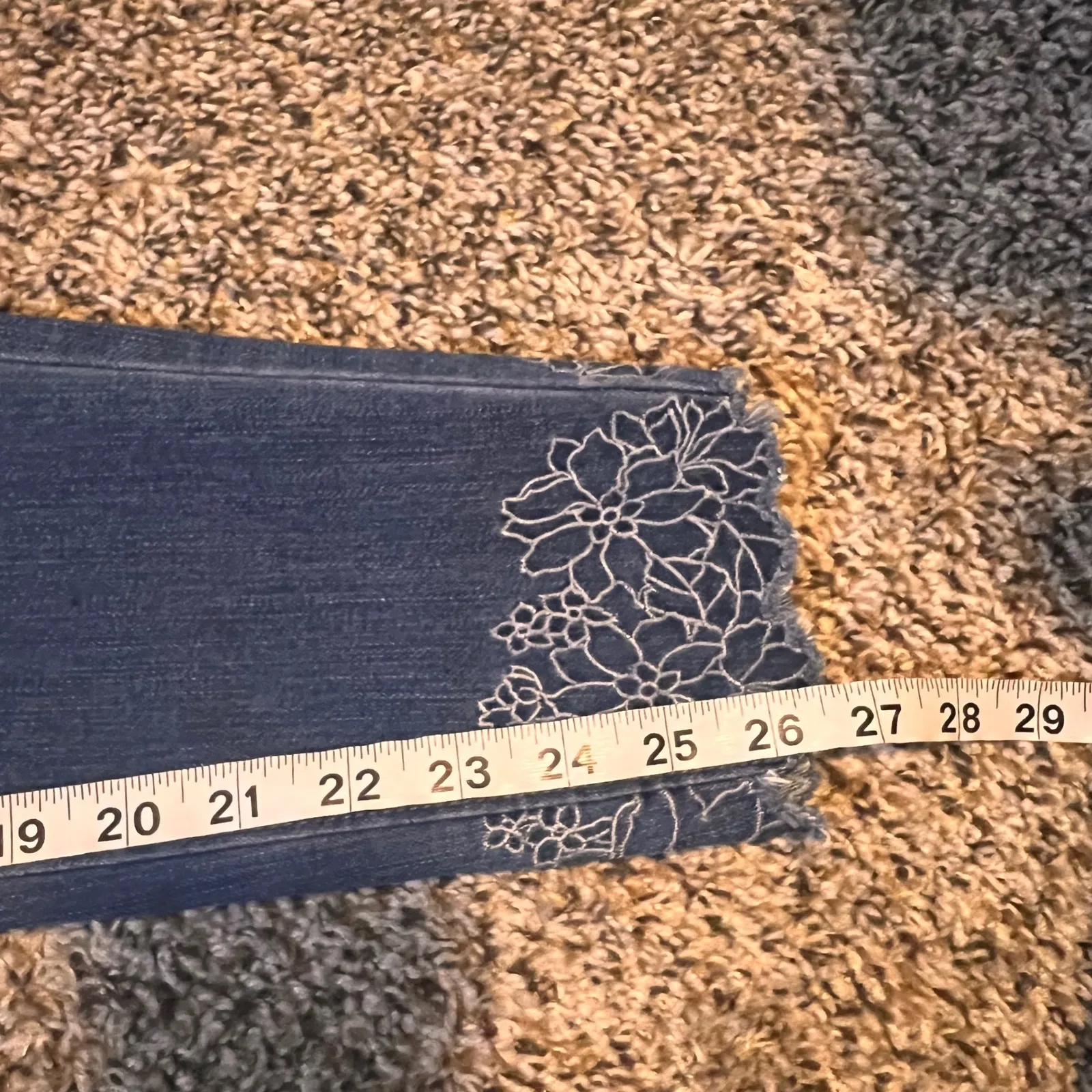 Ann Taylor The Skinny Jeans Women Size 0 Embroidered Flower Hem‎ Cropped Raw Hem - Image 7