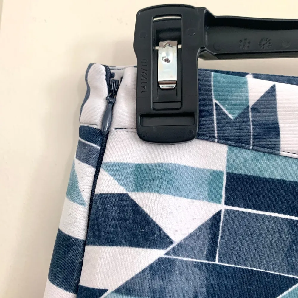 3/$15 Abercrombie & Fitch Abstract Geometric Print Skort in Blue - Image 4