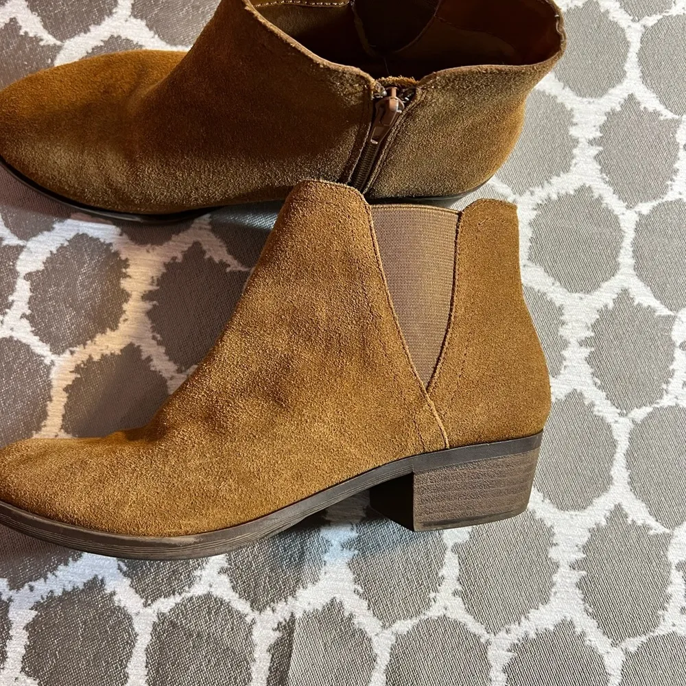 Kensie Brown Ankle Booties with Suede Finish and Side-Zip Closure - Image 4