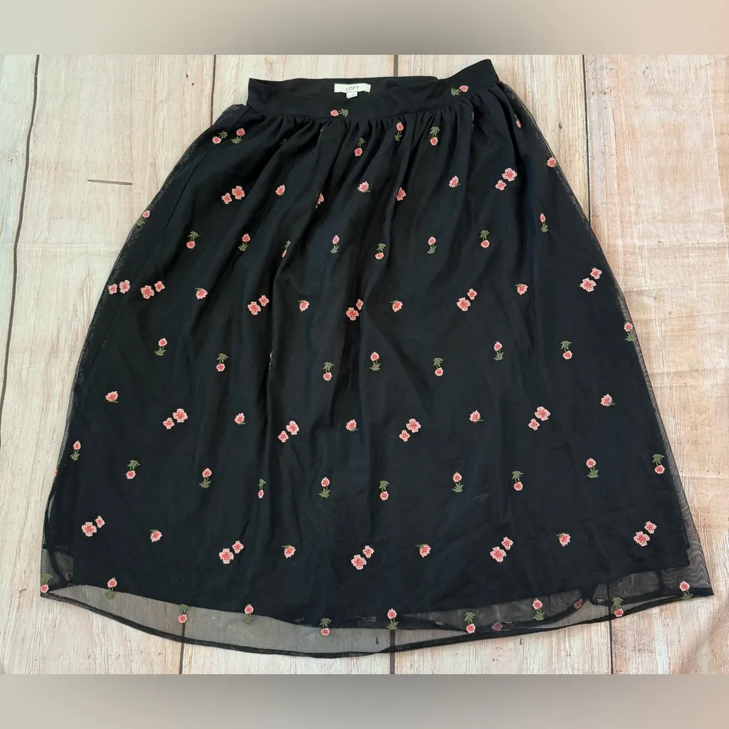 Woman’s Loft Black Embroidered Floral Skirt Size 4 Bohemian Festival Office - Image 5