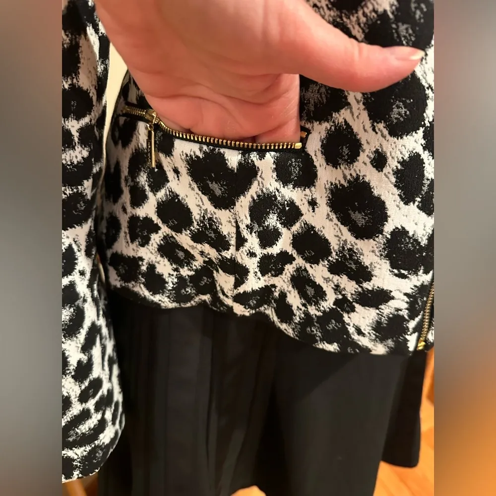 Calvin Kline Black Gray White Animal Print. Gold Zip Closure Pockets Jacket Sz M - Image 4