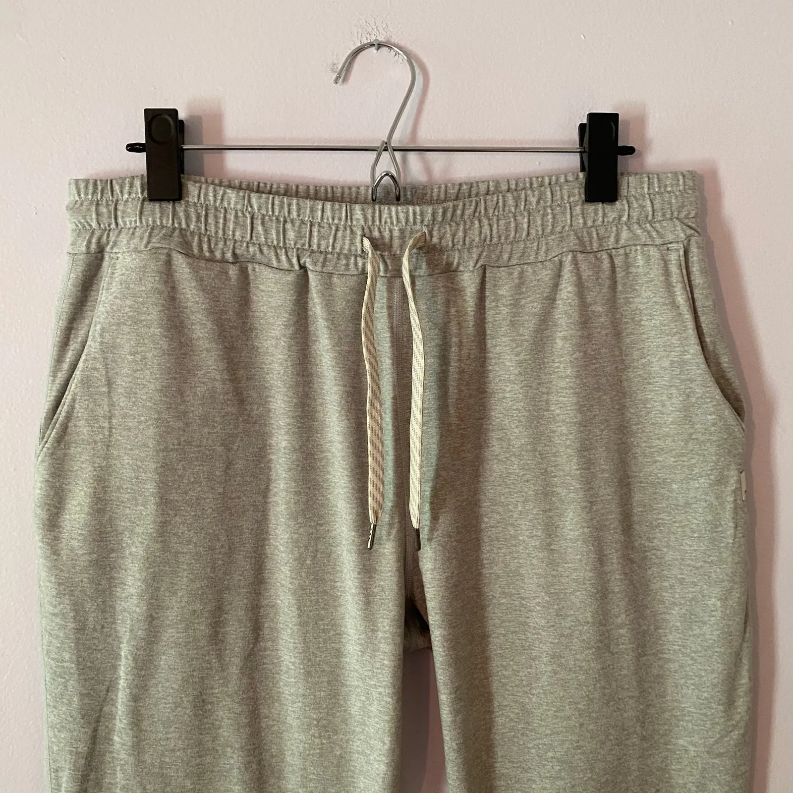Vuori Gray Performance Jogger Sweatpants Athleisure Loungewear Women size Large - Image 4