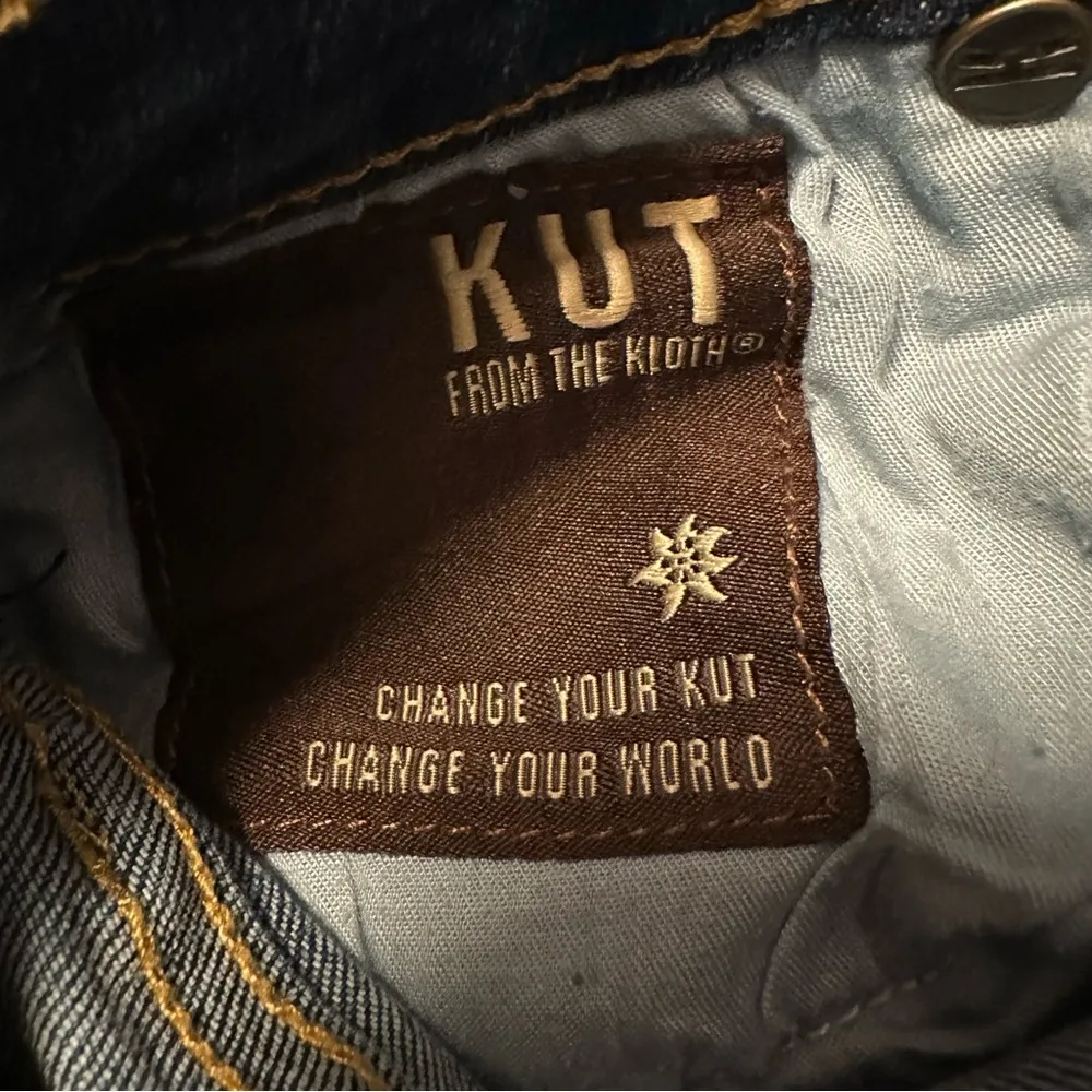 Kut From The Kloth High Rise Crop Straight Leg Distressed Raw Hem Size 6 - Image 4