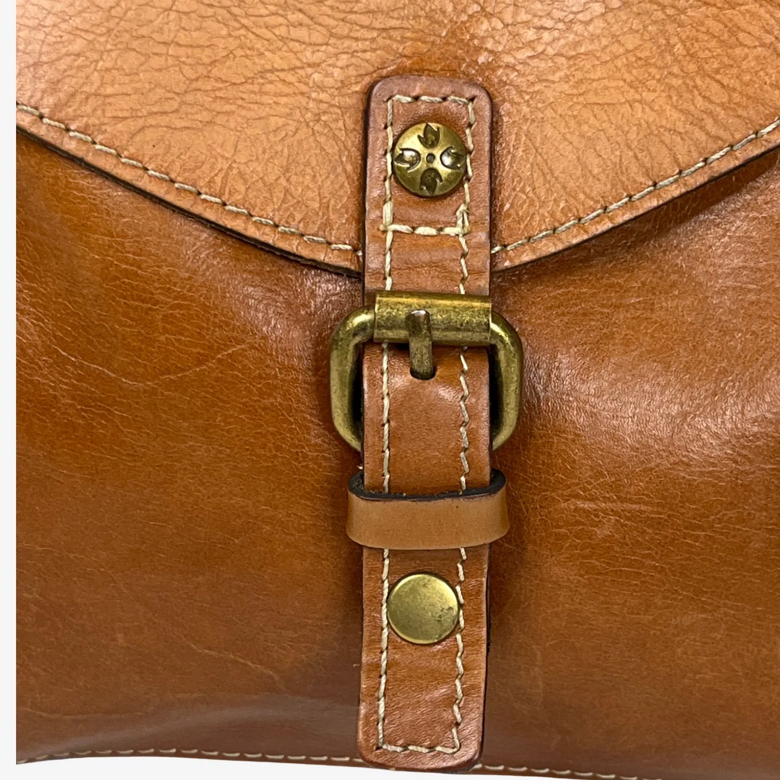Patricia Nash Saddle Tan Leather Crossbody Bag Vintage Buckle Front Purse - Image 4