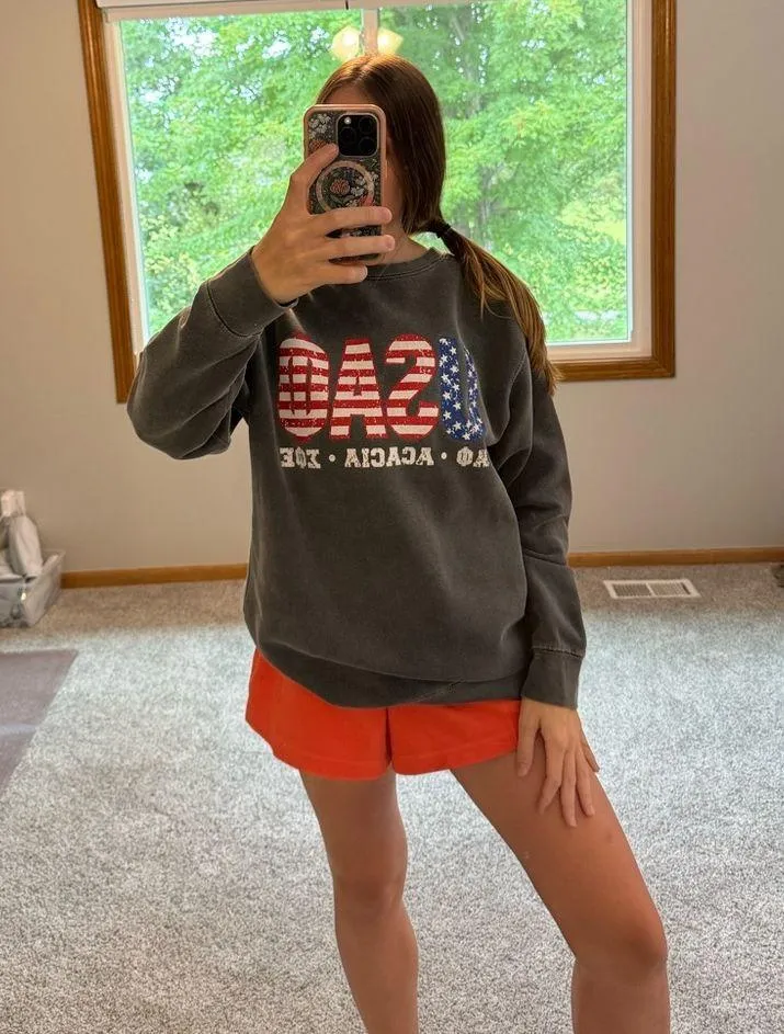 Alpha Phi Comfort Colors Sweatshirt - Size Medium - Image 3