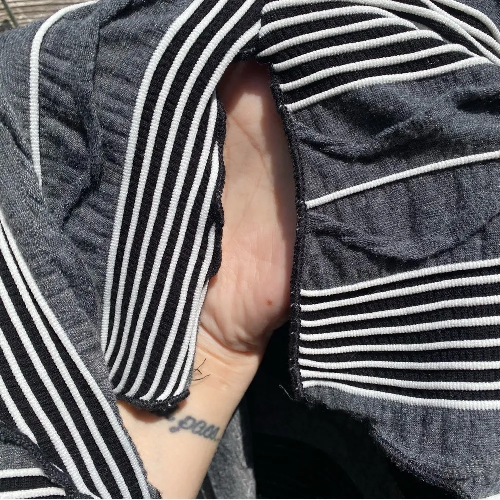 Yushi Black & White Asymmetrical Striped Tunic Size XL - Image 7