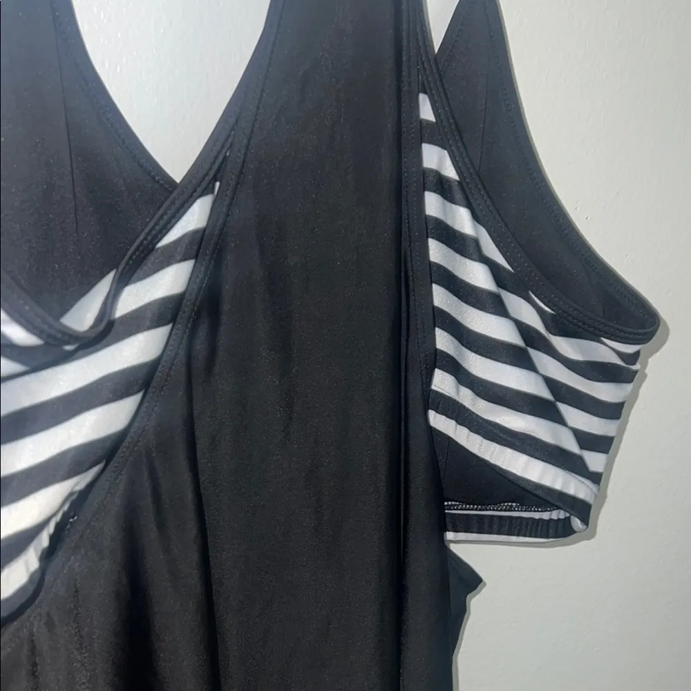 Chic Black and White Striped Tankini sporty swimsuit bikini top - Image 6