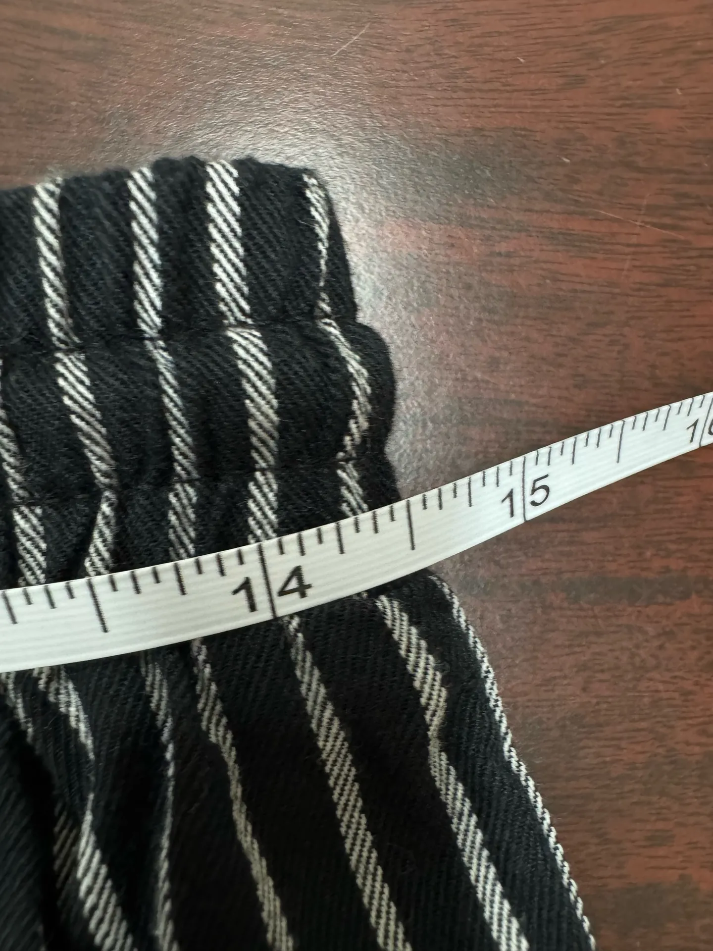 Billabong Stripe Black Shorts with Pocket Size Small - Image 6