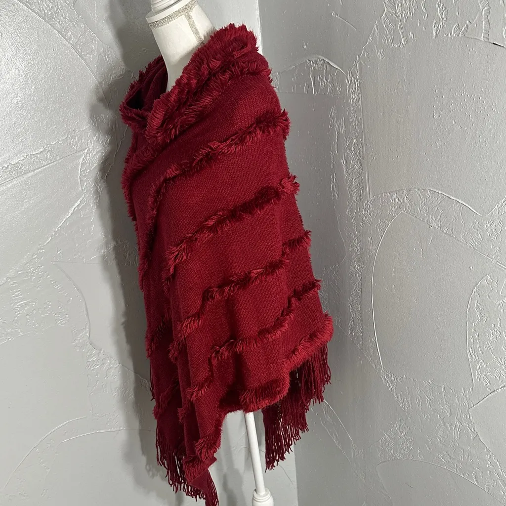 Chic Burgundy Fringed Poncho Red Size undefined - Image 4