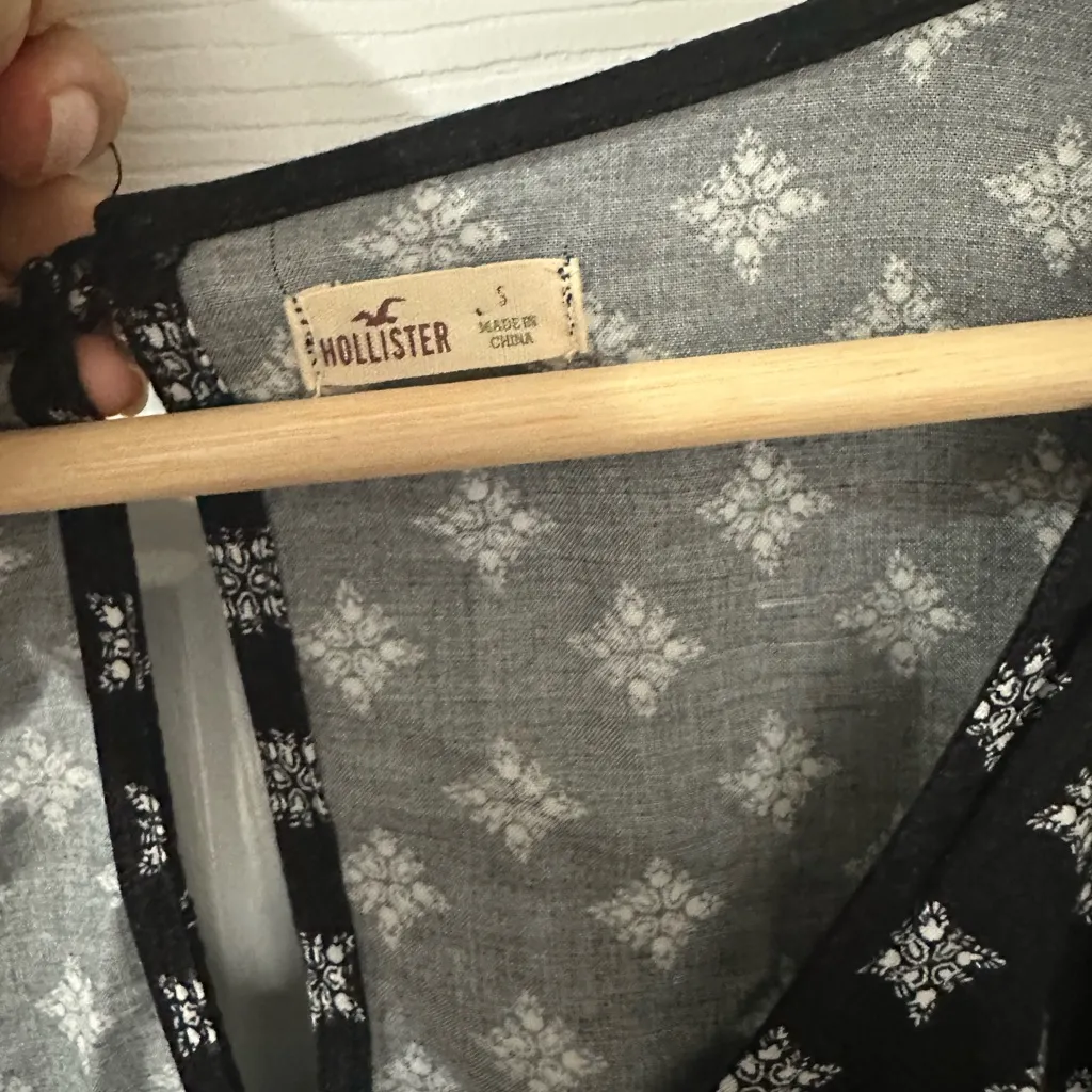 Hollister  Black and White Patterned Romper - Image 2