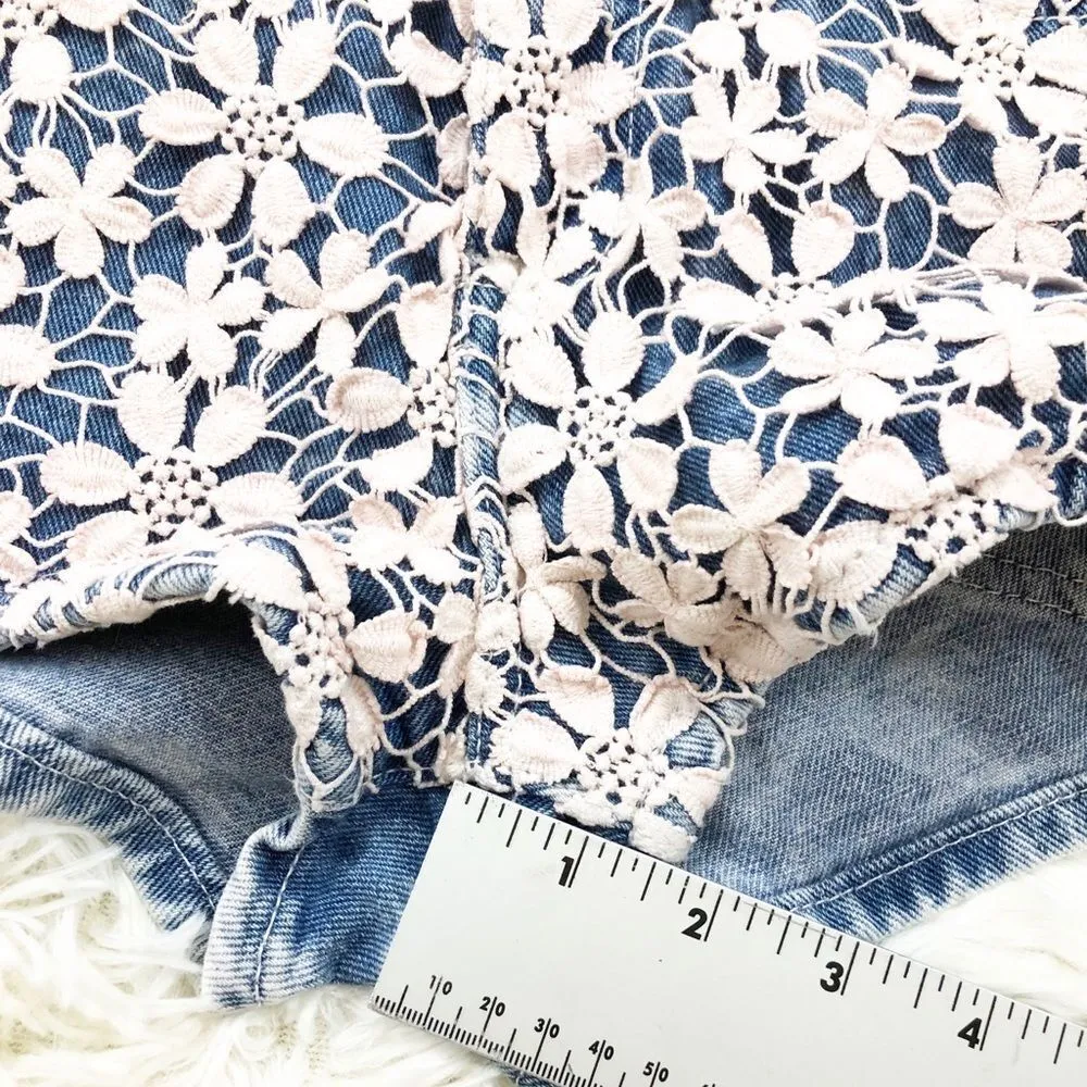 Roxy Light Pink Lace Front Acid Wash High Waisted High Rise Jean Shorts Size 1 - Image 4