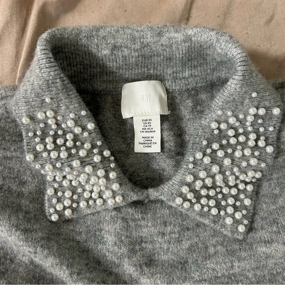 Grey Collared Sweater With Pearls Size XS - Image 2
