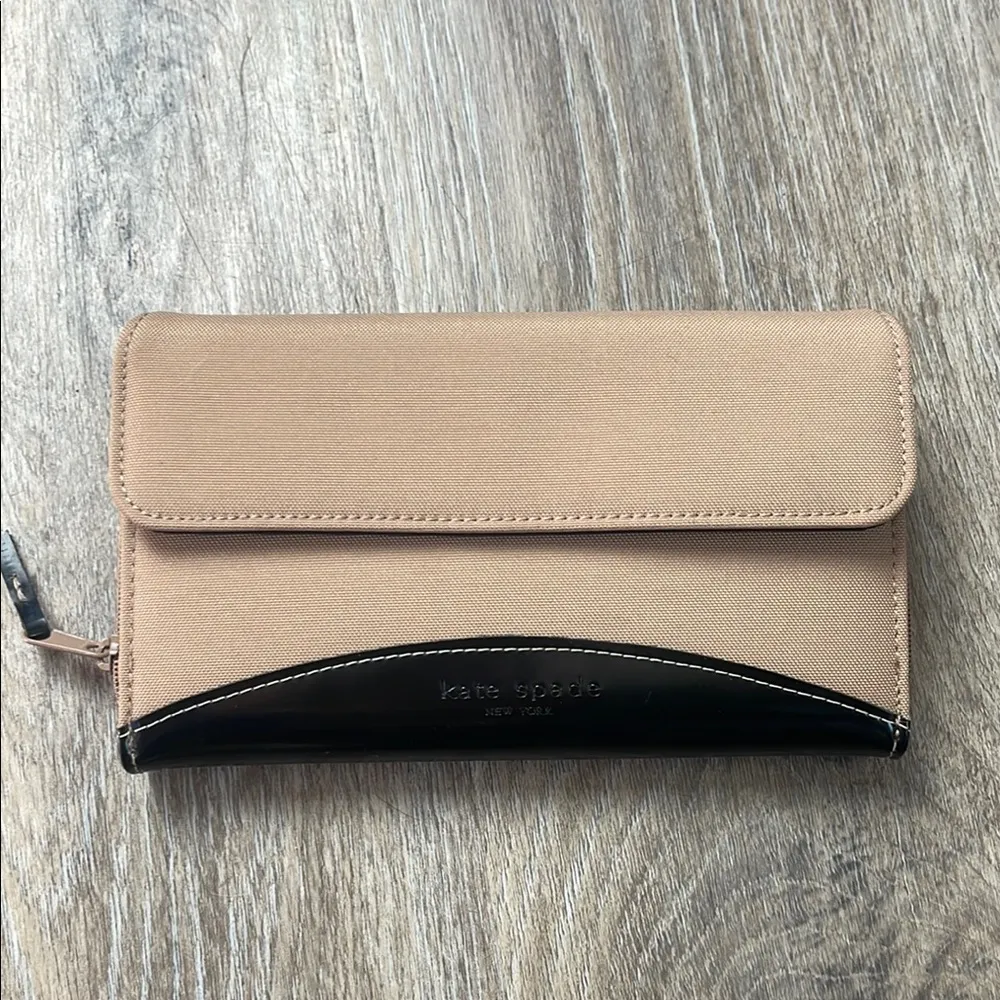 Kate Spade Tan and Black Wallet - Image 3