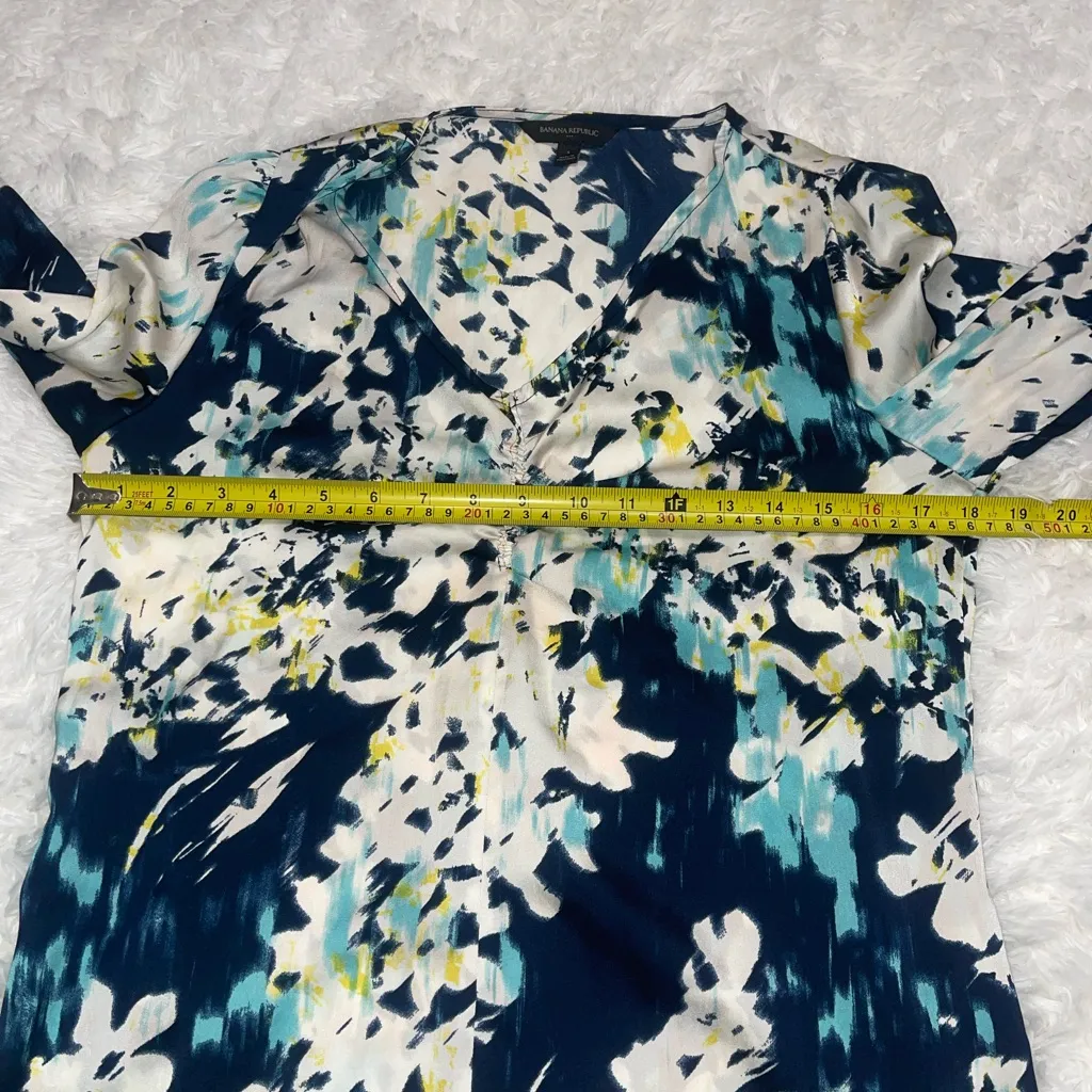 Banana Republic abstract v-neck long sleeve blouse top flowy shirt size small - Image 7