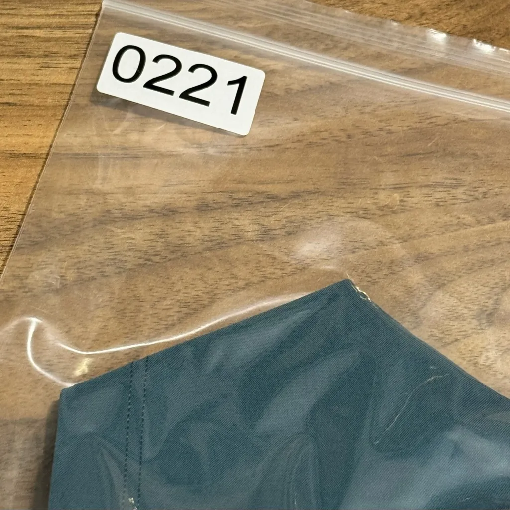 Lululemon Size 4 Cascades On The Fly Short Woven 2.5" Athletic Activewear Travel - Image 6