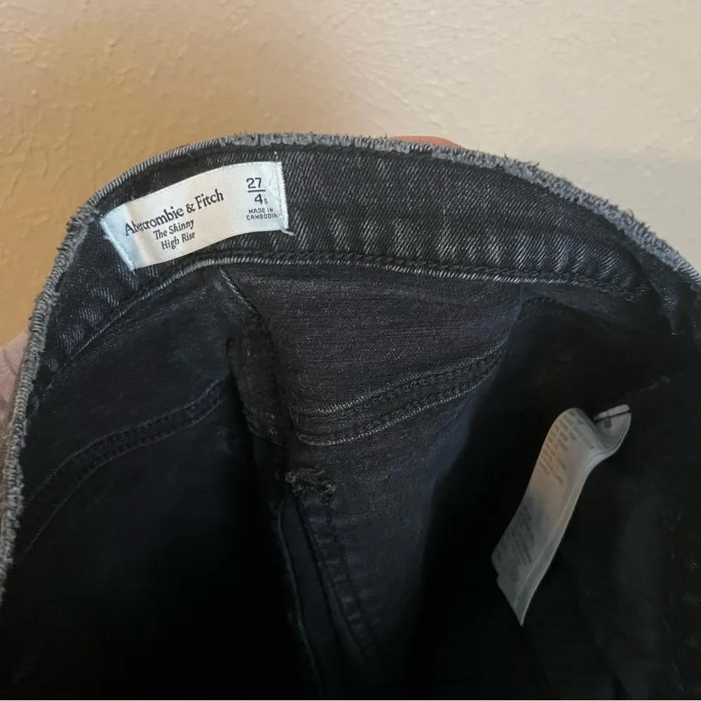 Abercrombie The Skinny High Rise Distressed Black Jeans 4 Short 27 - Image 6