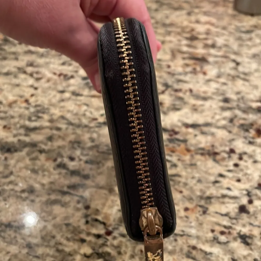 Tory Burch Black Zippy Wallet - Image 8