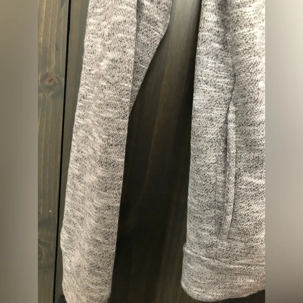 Forever 21 grey exercise long sleeve hooded sweatshirt - Image 5