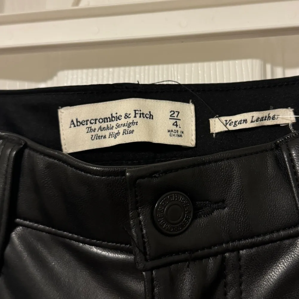 Abercrombie & Fitch The Ankle Straight Ultra High Rise Leather Pants Size 27 / 4 - Image 4