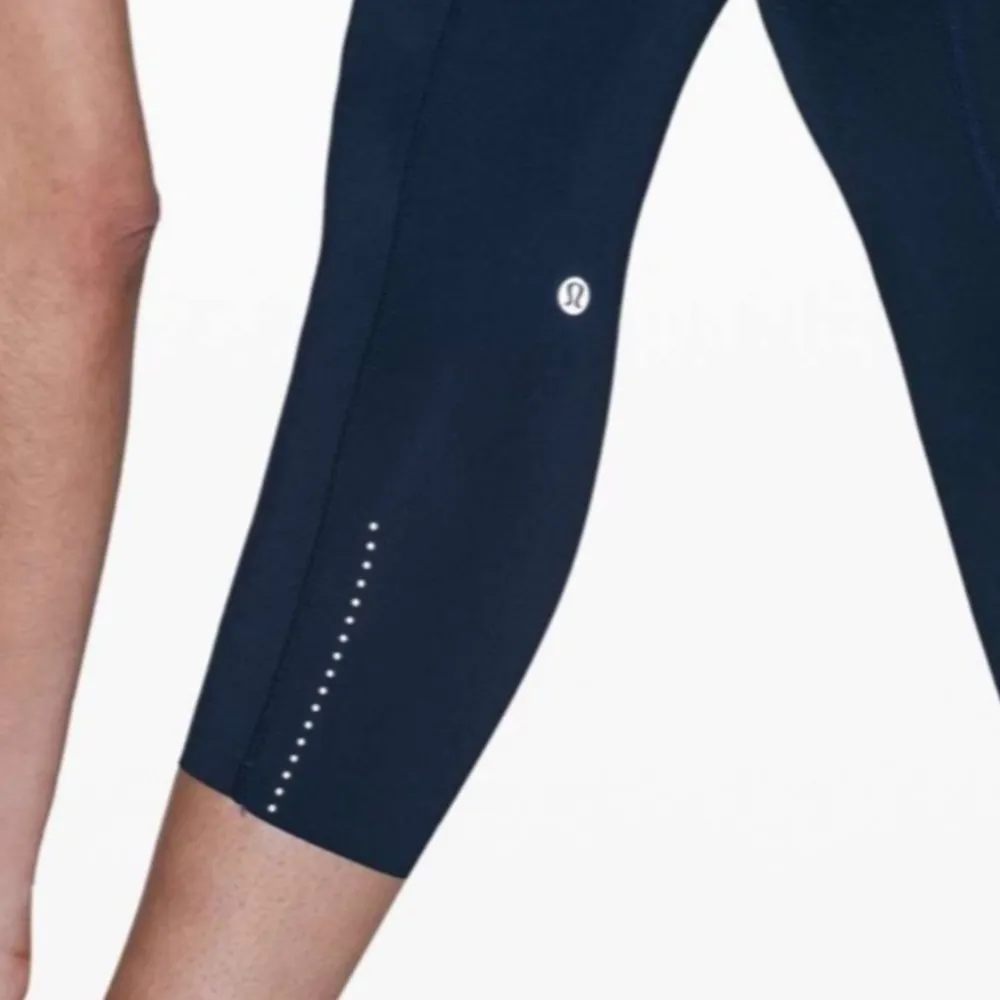 Lululemon Fast and Free High-Rise Leggings
Crop Size 4 Reflective True Navy 23” - Image 3