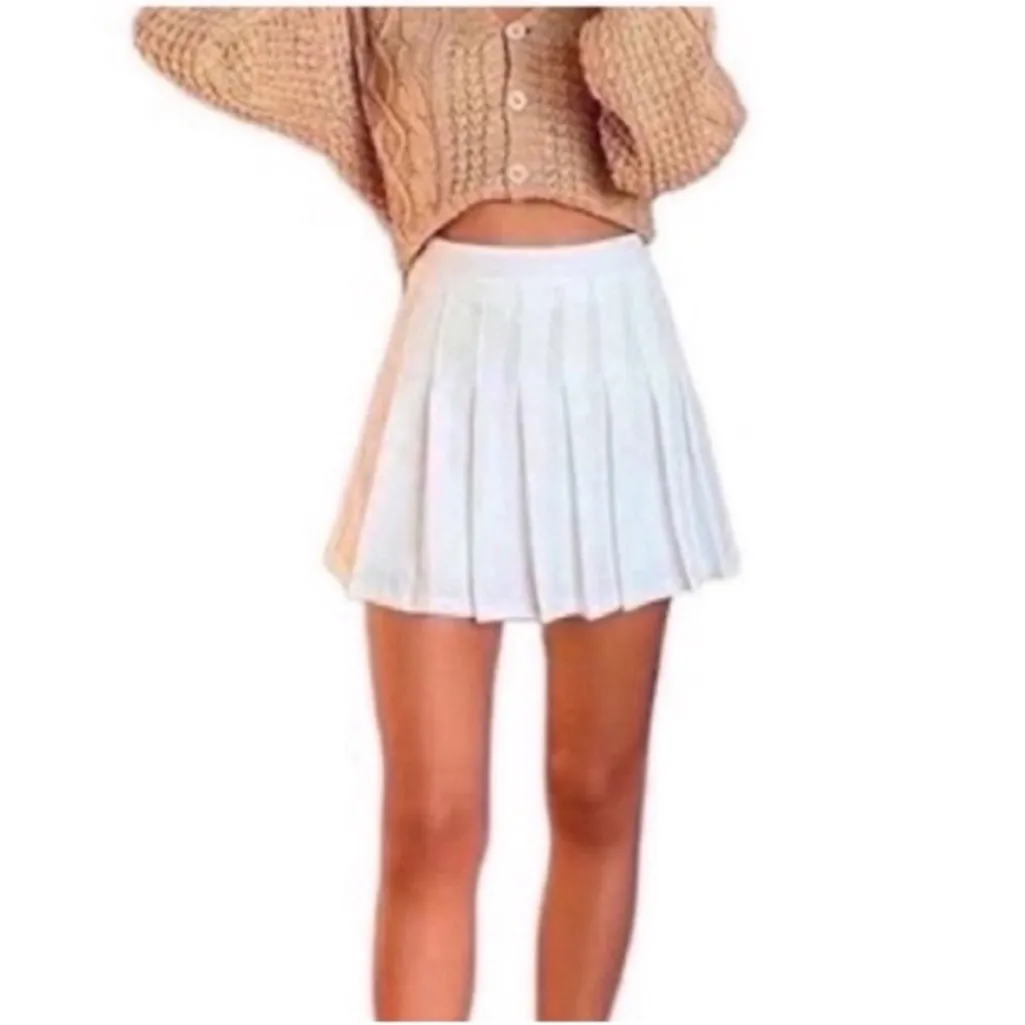 Chic White Mini Skirt - Image 4