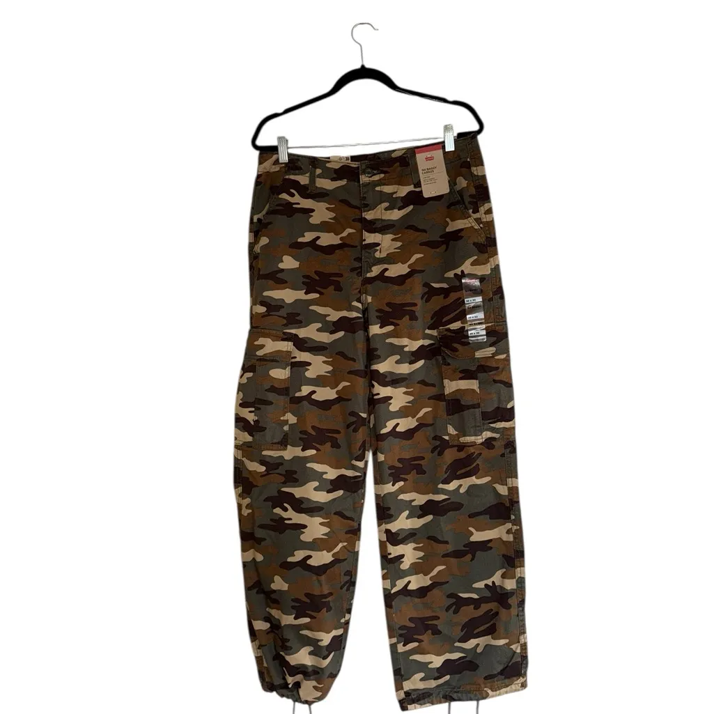 NWT Women's Levis 94 Baggy Cargo Pants  Camouflage  Wide Leg 30X30 - Image 8