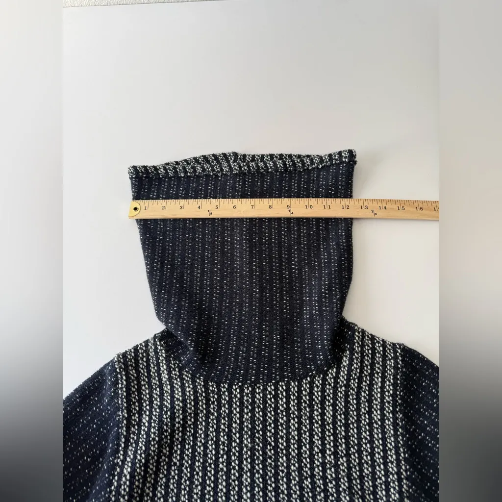 Patterned Turtleneck Sweater - Image 8