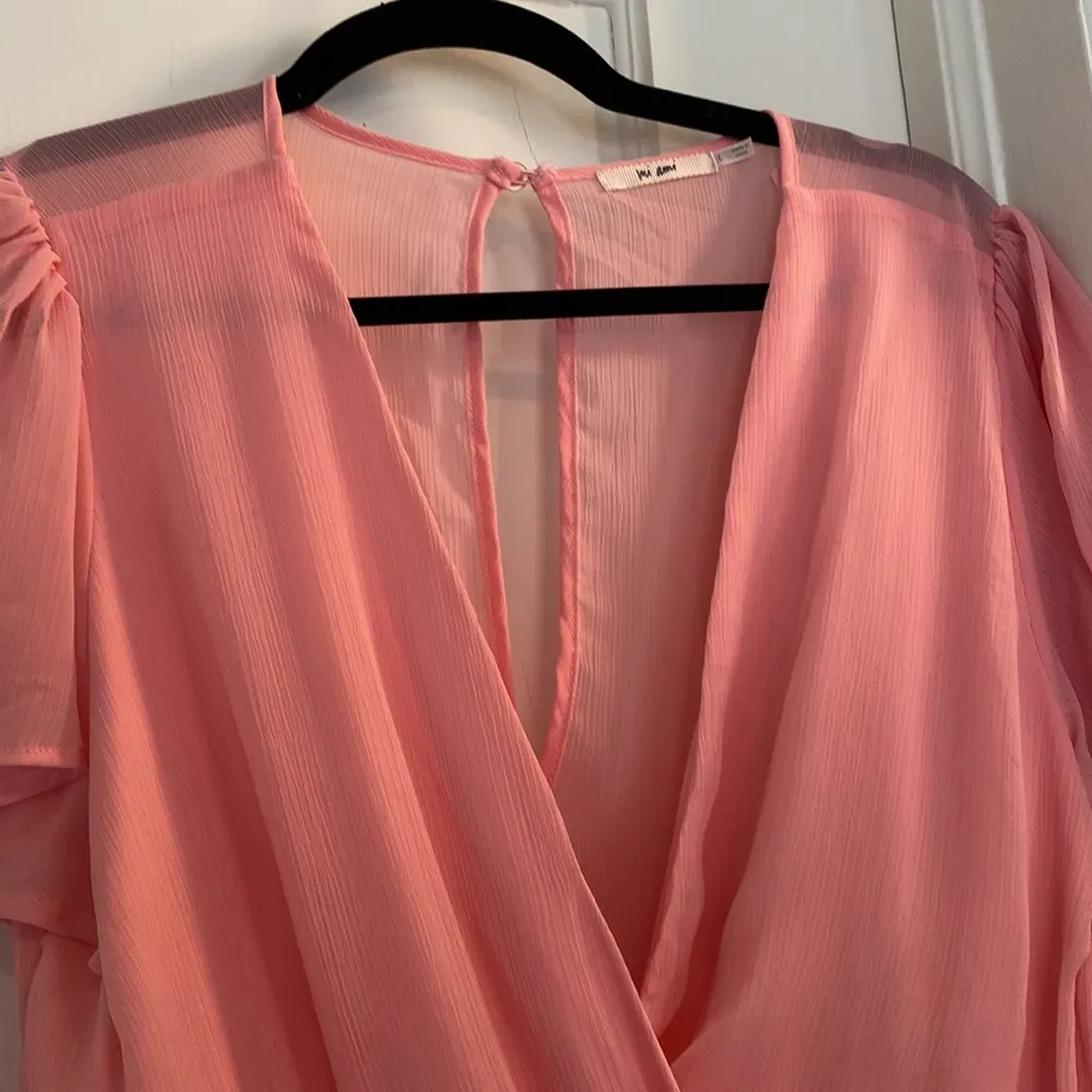 Mi Ami navy pink V-neck flowy  waist lightweight keyhole back - Image 5