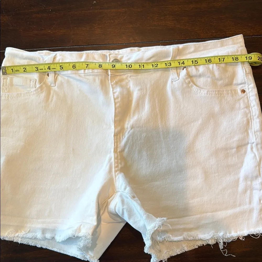 YMI Denim Collection High-Rise Stretch White Jean Shorts Size 16 - Image 7