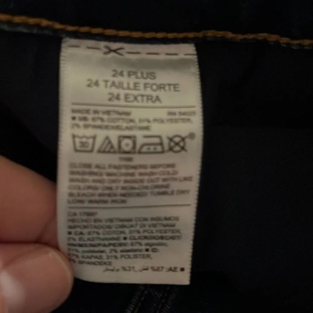 NWT old navy kicker boot-cut jeans size 24 plus. - Image 7