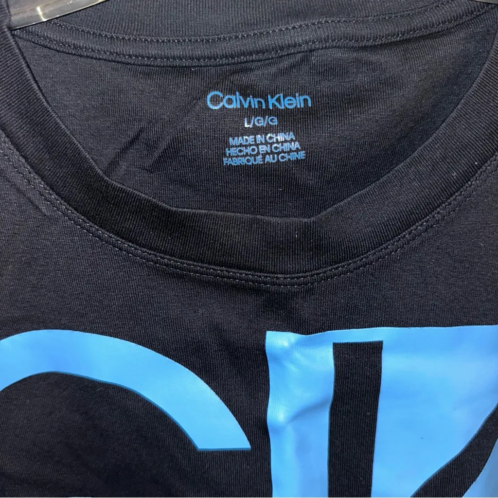 Calvin Klein Women's crew neck shirt with baby Blue Graphic size Large - Image 7