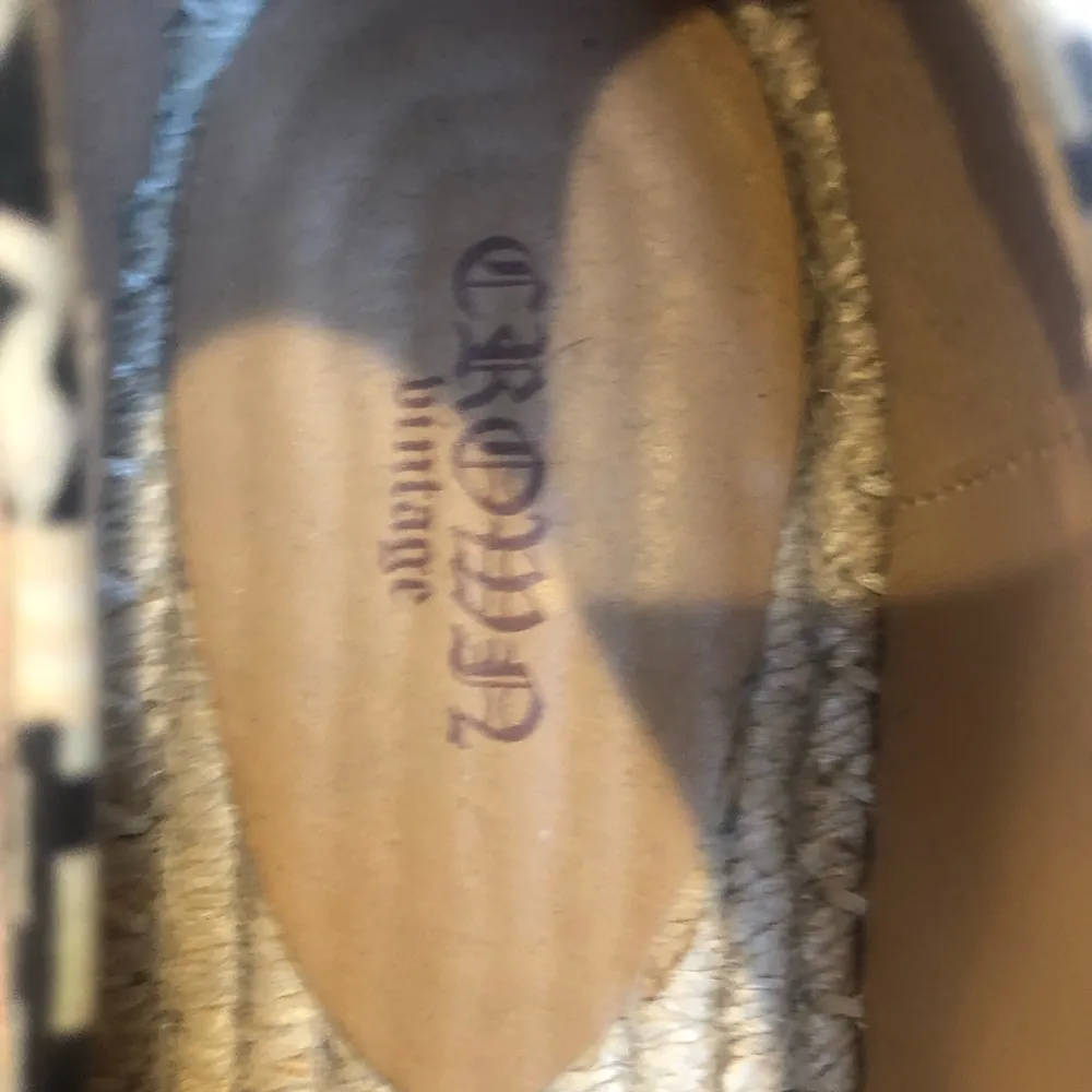 Crown Vintage slip on shoes Size 9 - Image 100