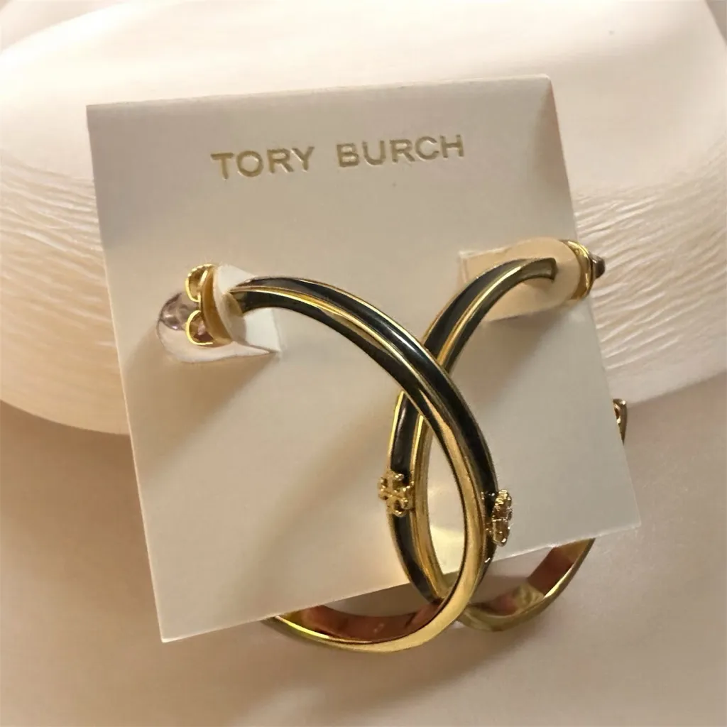 New Auth. Tory Burch Kira Gold and Black enamel hoop earrings on TB Earring Card - Image 7